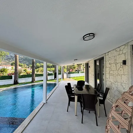 Breeze - Luxury 4br - River 50m فيلة